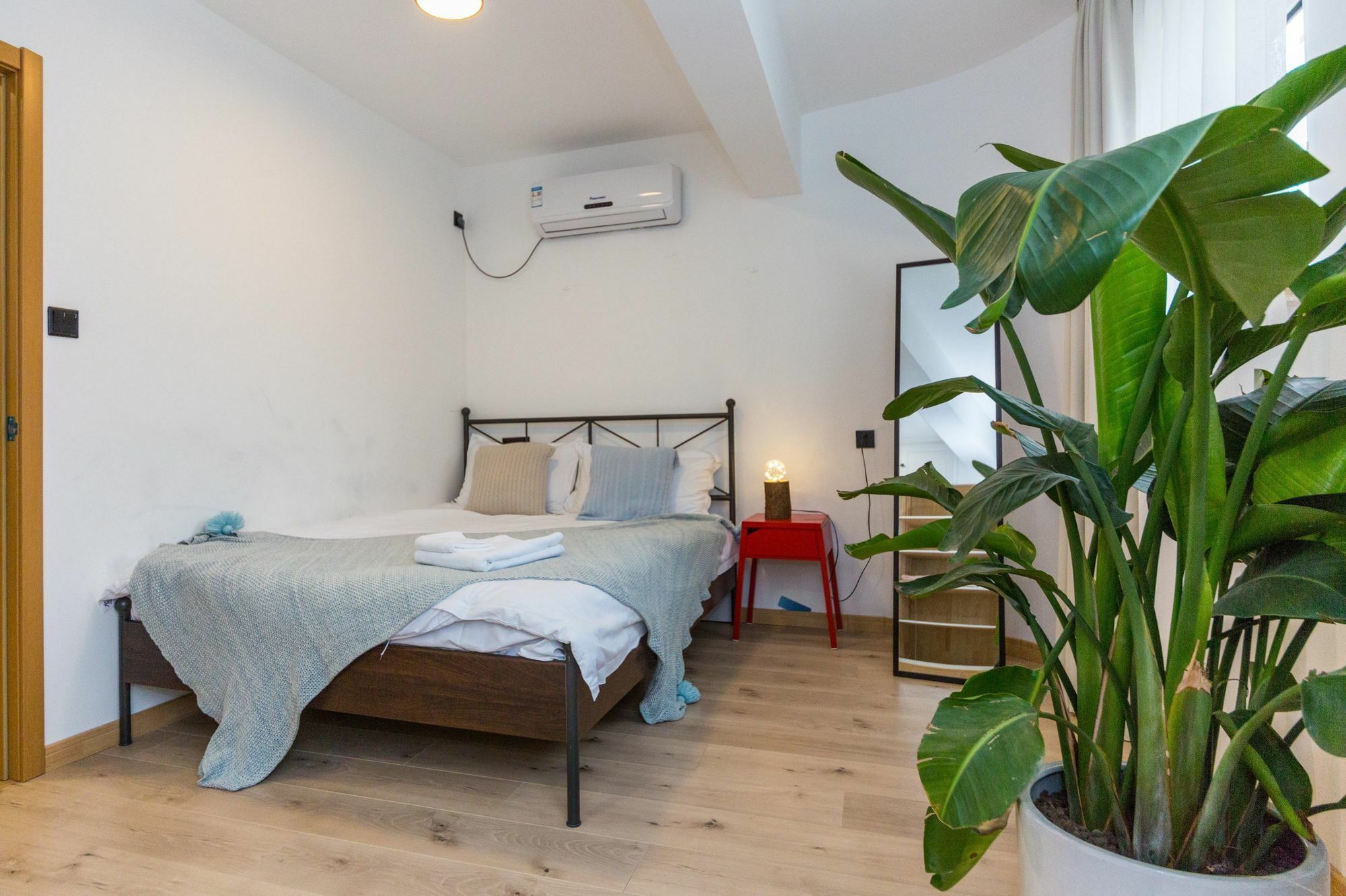 Henry'S Apartment - South Maoming Road Sanghaj Kültér fotó